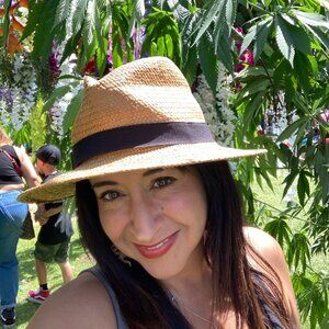 Meet your Posher, Reyna